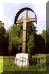 Krzy - pomnik cmentarza. 2002 r.