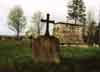 ... i wygl�d cmentarza wewn�trz. wiosna 2002.