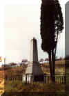Pomnik w s�siedniej wsi - Jurkovej Voli, by� mo�e zwi�zany z tym cmentarzem.